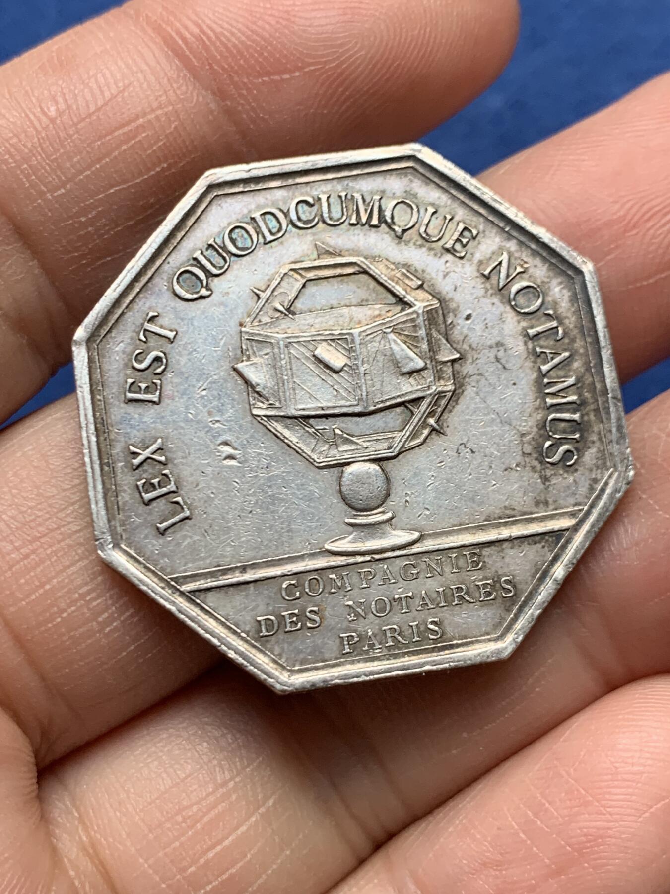 《竞宝斋》第472场 周日，周一，周二 3场连拍 （全场包邮）欢迎送拍 法国八角银章 ，巴黎公证人协会，18.95g，34mm，1879年仅铸造一个月的烟斗边铭