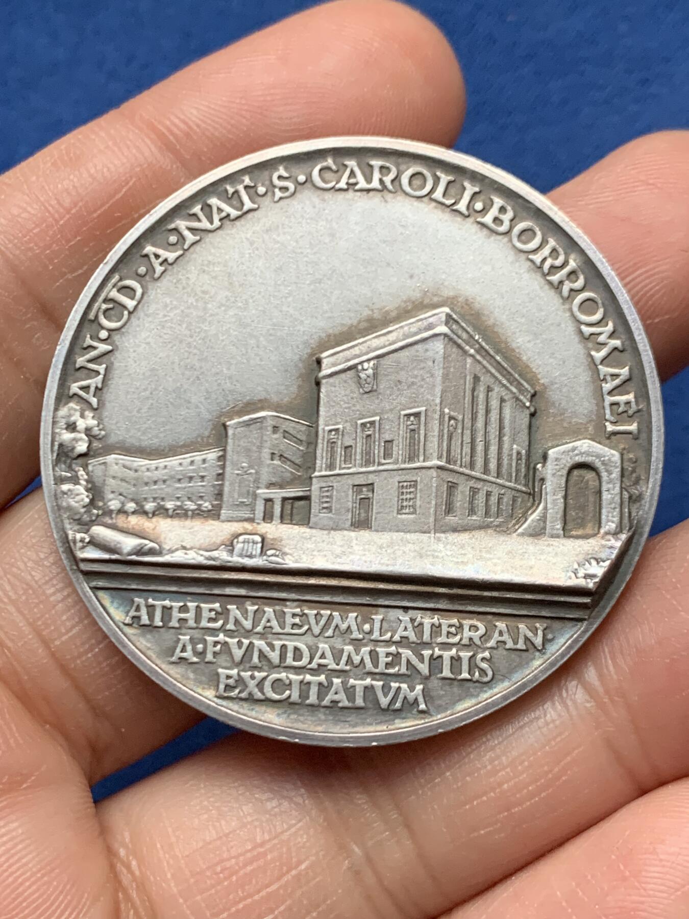 《竞宝斋》第472场 周日，周一，周二 3场连拍 （全场包邮）欢迎送拍 教皇国梵蒂冈庇护十一世头像拉特兰大学银章，39.8g，44mm