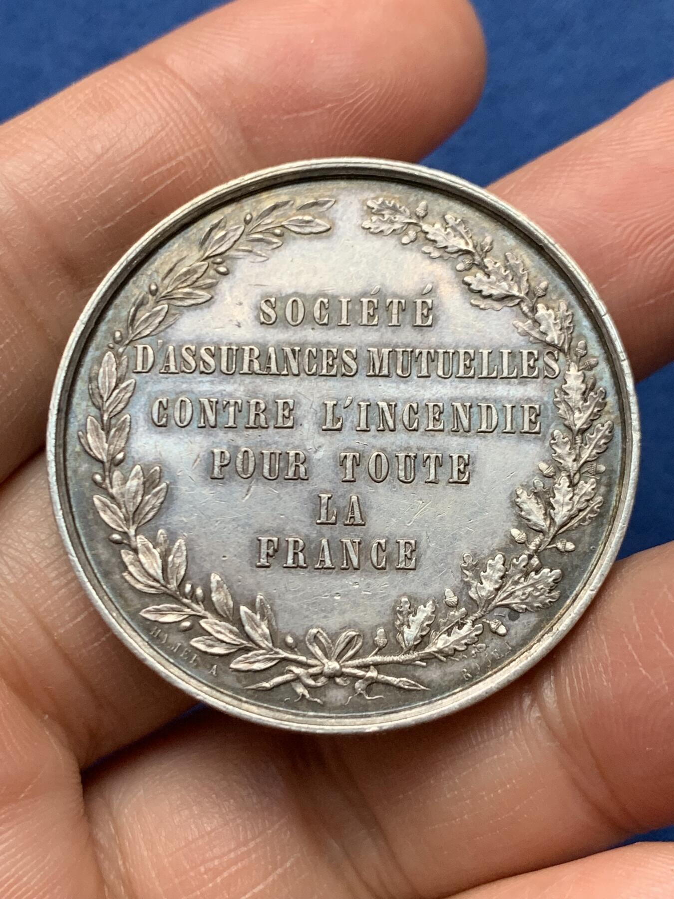 《竞宝斋》第472场 周日，周一，周二 3场连拍 （全场包邮）欢迎送拍 法国互助火灾保险公司银章，32.2g，38.4mm，蜜蜂边铭