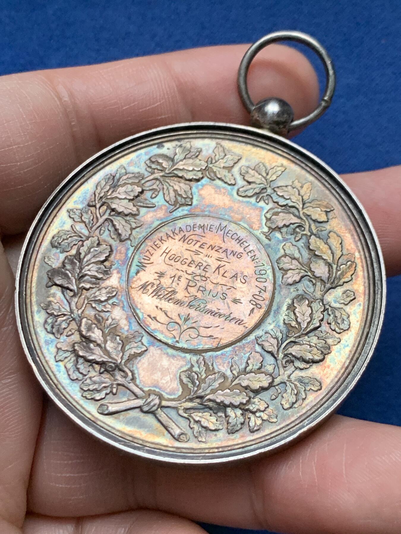 《竞宝斋》第472场 周日，周一，周二 3场连拍 （全场包邮）欢迎送拍 比利时1907年利奥波德二世梅赫伦音乐学院银章，50.00g，51.1mm，高边