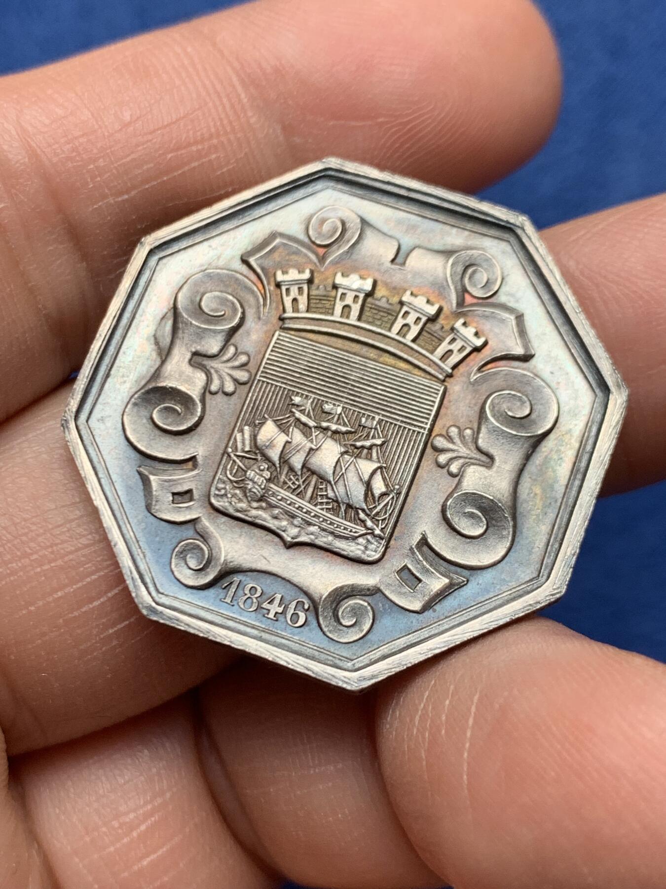 《竞宝斋》第472场 周日，周一，周二 3场连拍 （全场包邮）欢迎送拍 法国巴黎八角银质代币，银标边铭，直径：31.4mm，重：11.82g