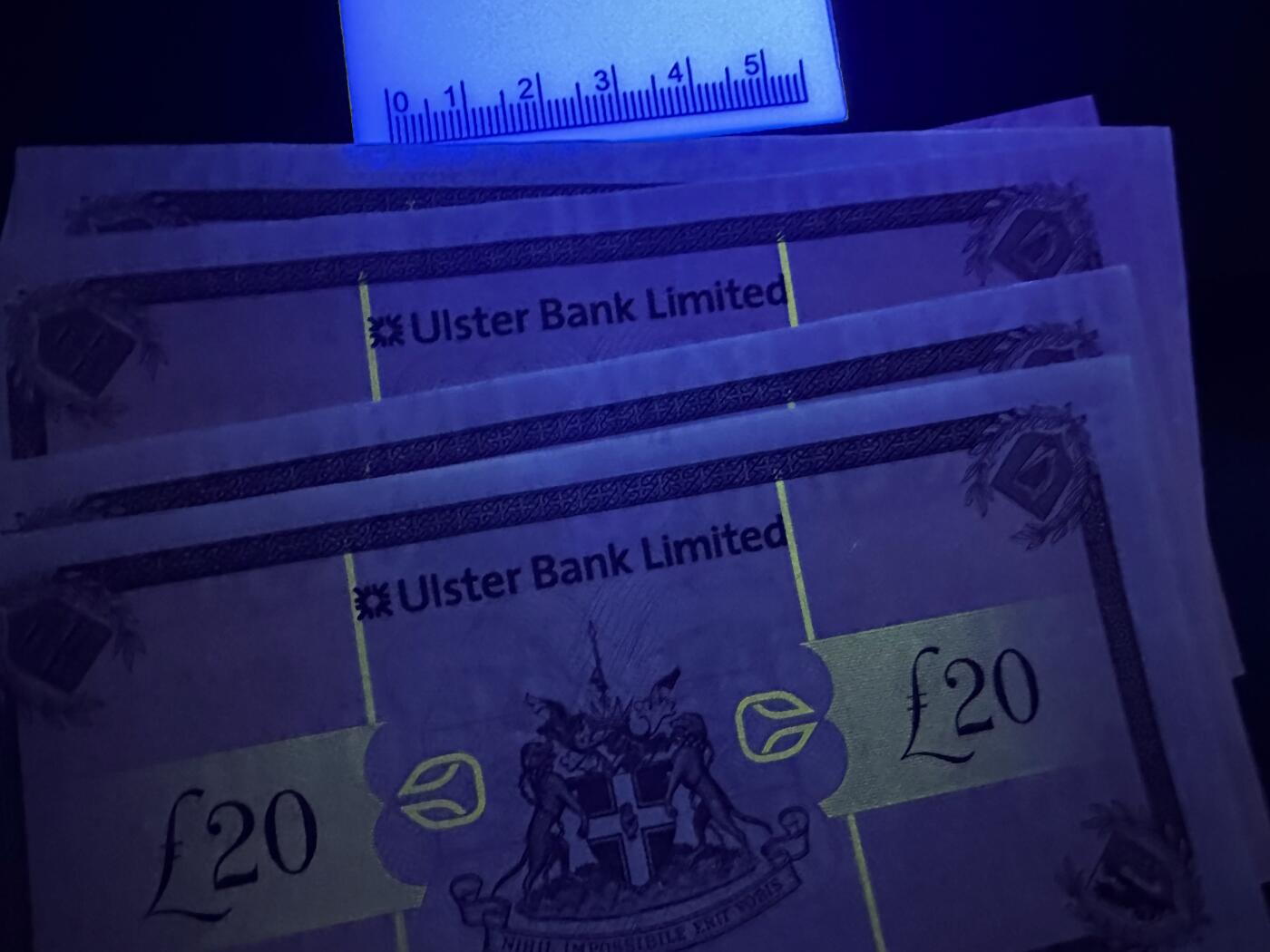 《外钞收藏家》第六百一十九期（精品场）（长期征集拍品、欢迎藏友们联系合作） 第一信托银行20镑非全新+阿尔斯特银行20镑5张AU-UNC- 