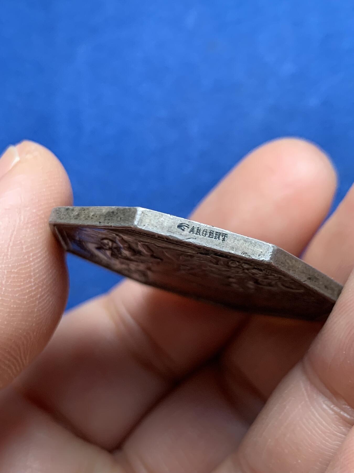 《竞宝斋》第472场 周日，周一，周二 3场连拍 （全场包邮）欢迎送拍 法国八角银质代币，查理十世头像格勒内尔桥，19.97g，35.8mm，手指边铭