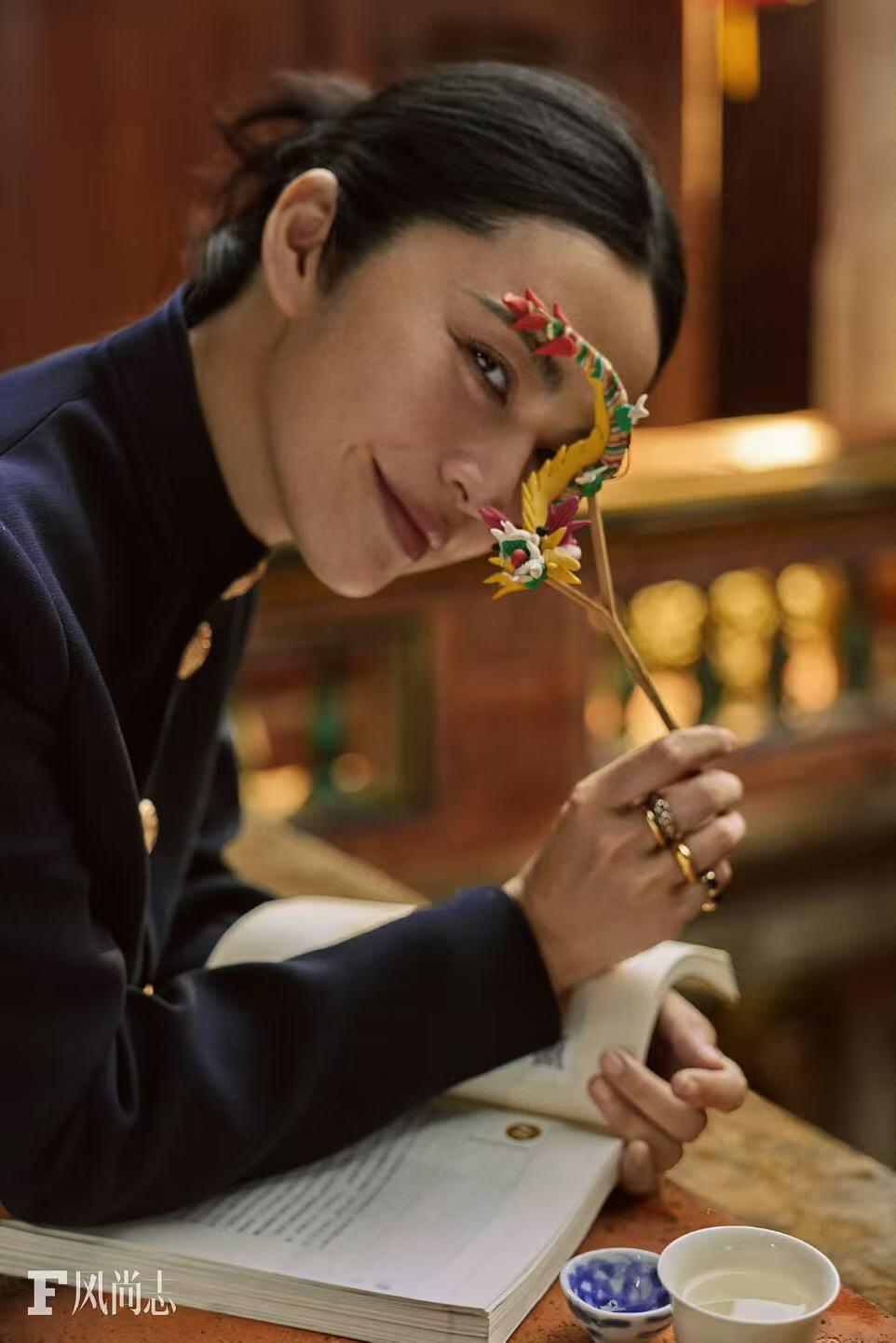 零元拍：这怎么姚晨离婚就问有没有姚晨签名，人家只是离婚又不是不给签名了[捂脸]只有一张姚晨亲签家乡泉州簪花纪念卡，来拍吧！