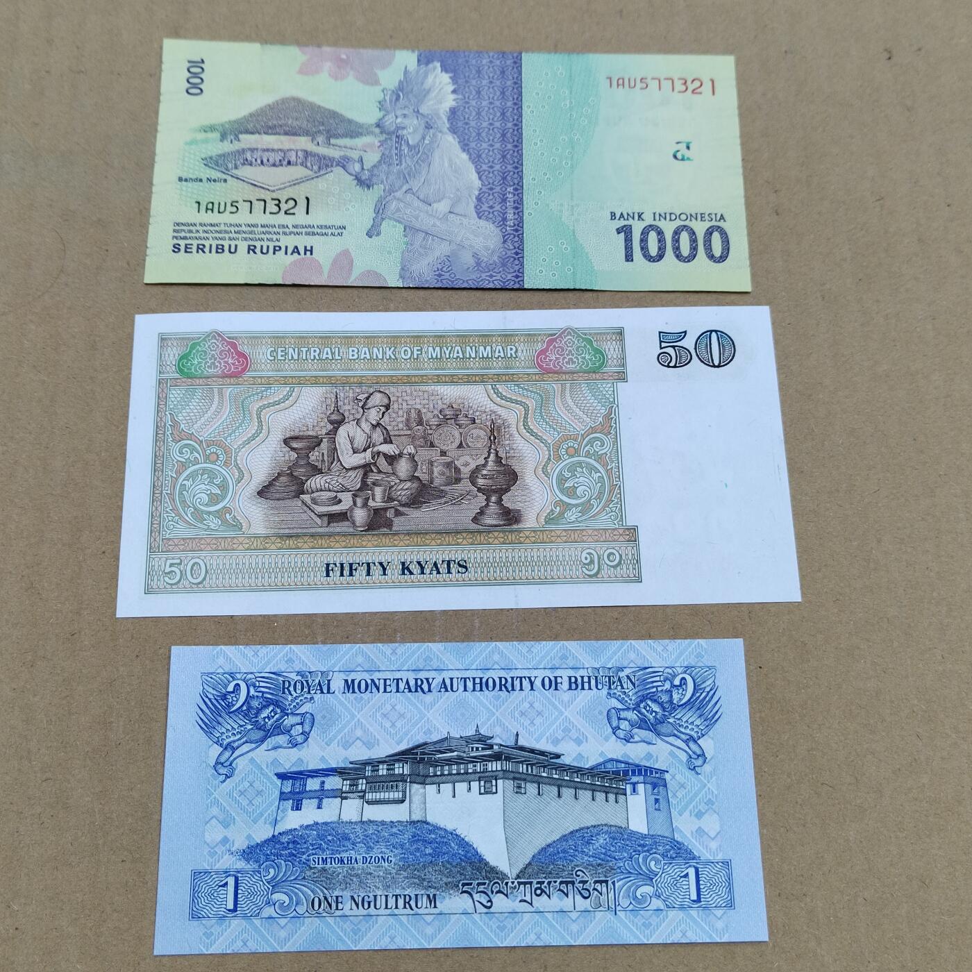 PCAI钱币  18-780  钱币证章邮票评级盒小专场 外币三张