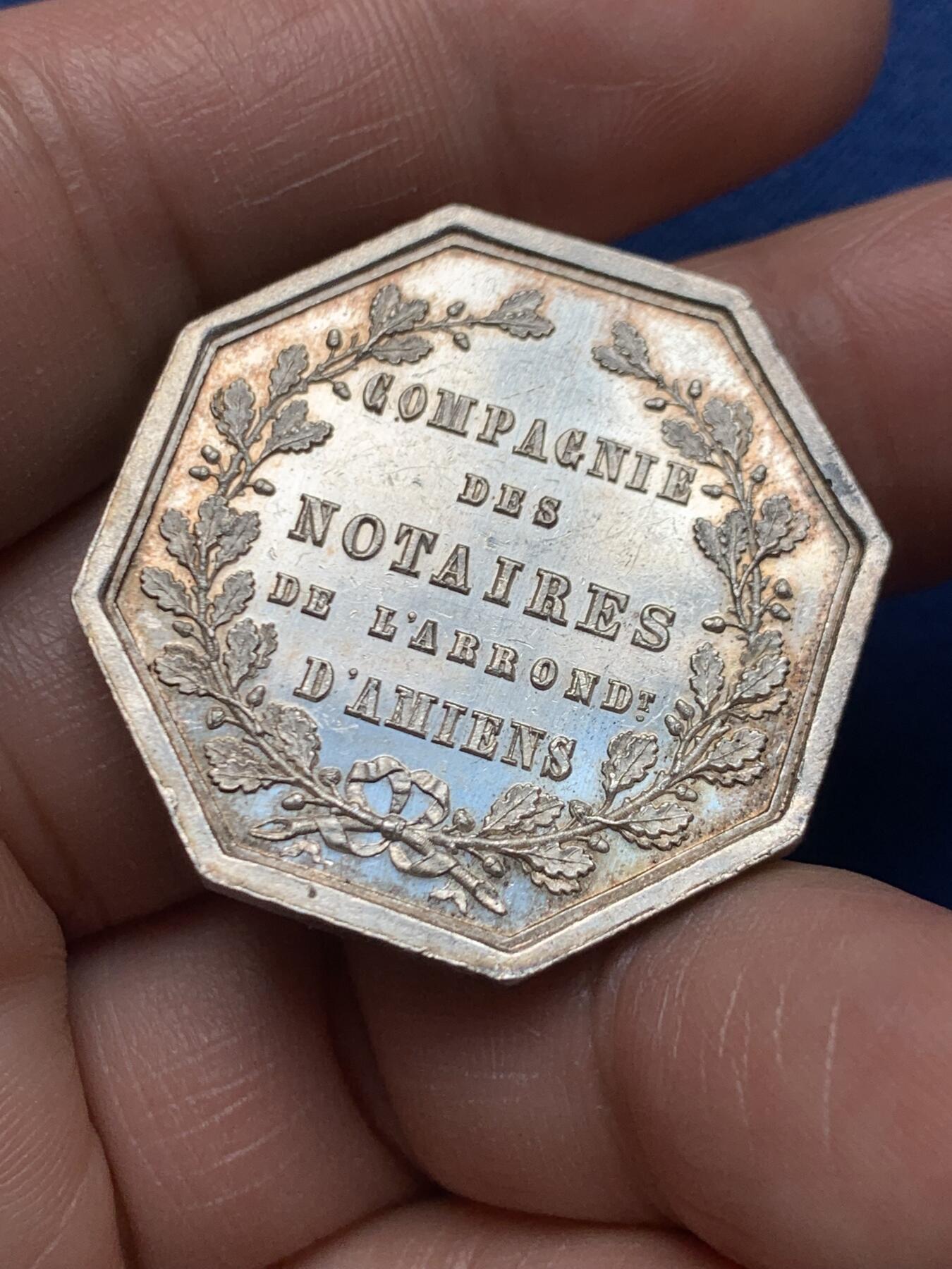 《竞宝斋》第472场 周日，周一，周二 3场连拍 （全场包邮）欢迎送拍 法国亚眠公证人八角银质代币，15.90g，31.6mm，蜜蜂边铭