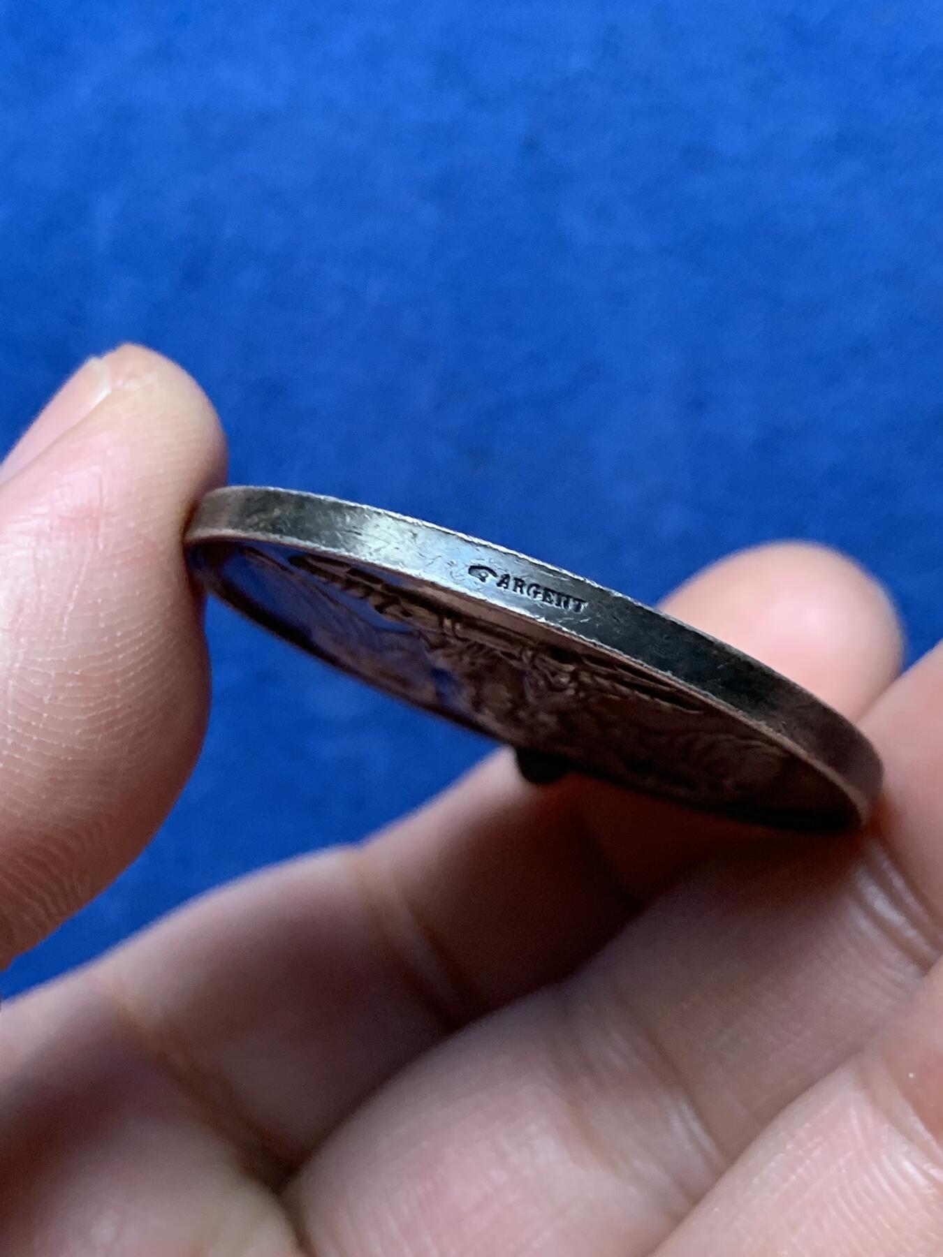 《竞宝斋》第472场 周日，周一，周二 3场连拍 （全场包邮）欢迎送拍 法国雄鹰火灾保险公司银章，23.96g，38mm，手指边铭