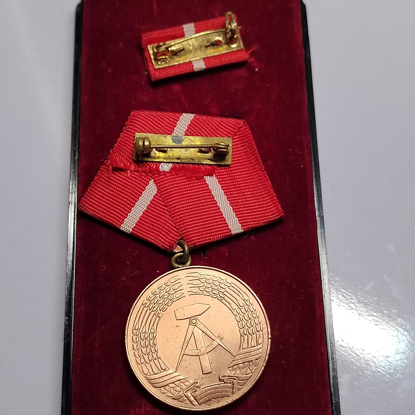 PCAI钱币  18-780  钱币证章邮票评级盒小专场 东德奖章