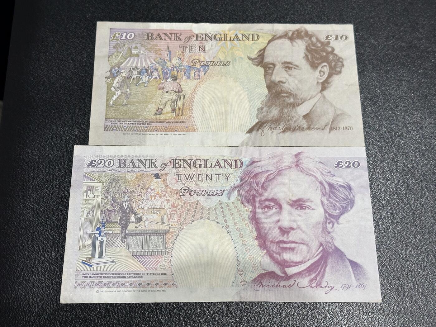 《外钞收藏家》第六百一十九期（精品场）（长期征集拍品、欢迎藏友们联系合作） 英国E序列10和20镑 2张一起 非全新 品相如图
