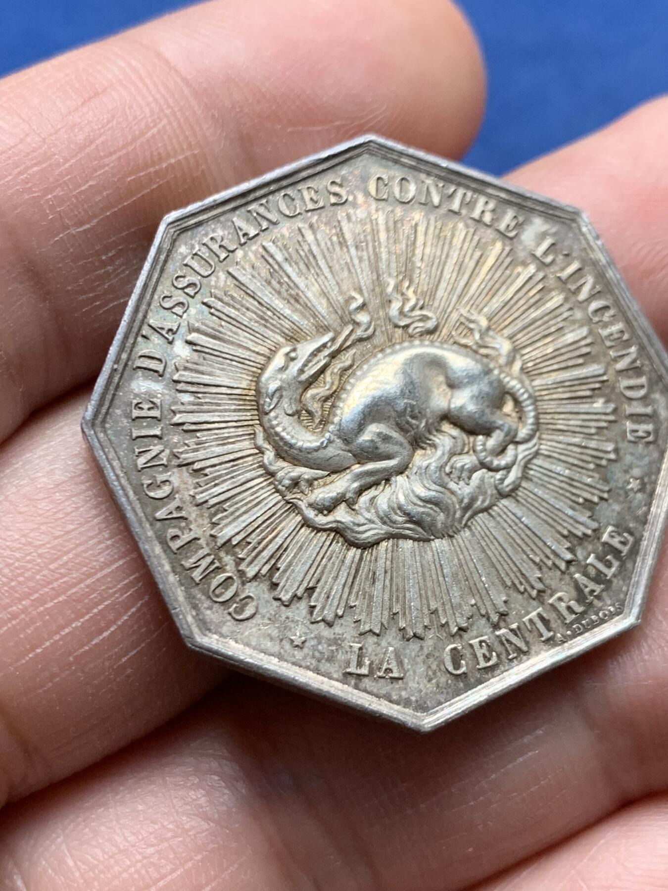 《竞宝斋》第472场 周日，周一，周二 3场连拍 （全场包邮）欢迎送拍 法国八角银章，中央保险公司，放射龙，19.12g，34mm，蜜蜂边铭