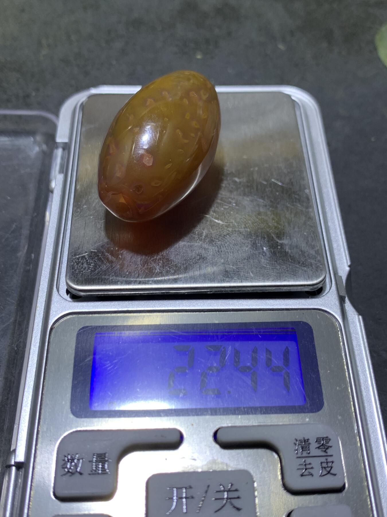 精美冻料冰飘战国红玛瑙随形大桶珠一颗！