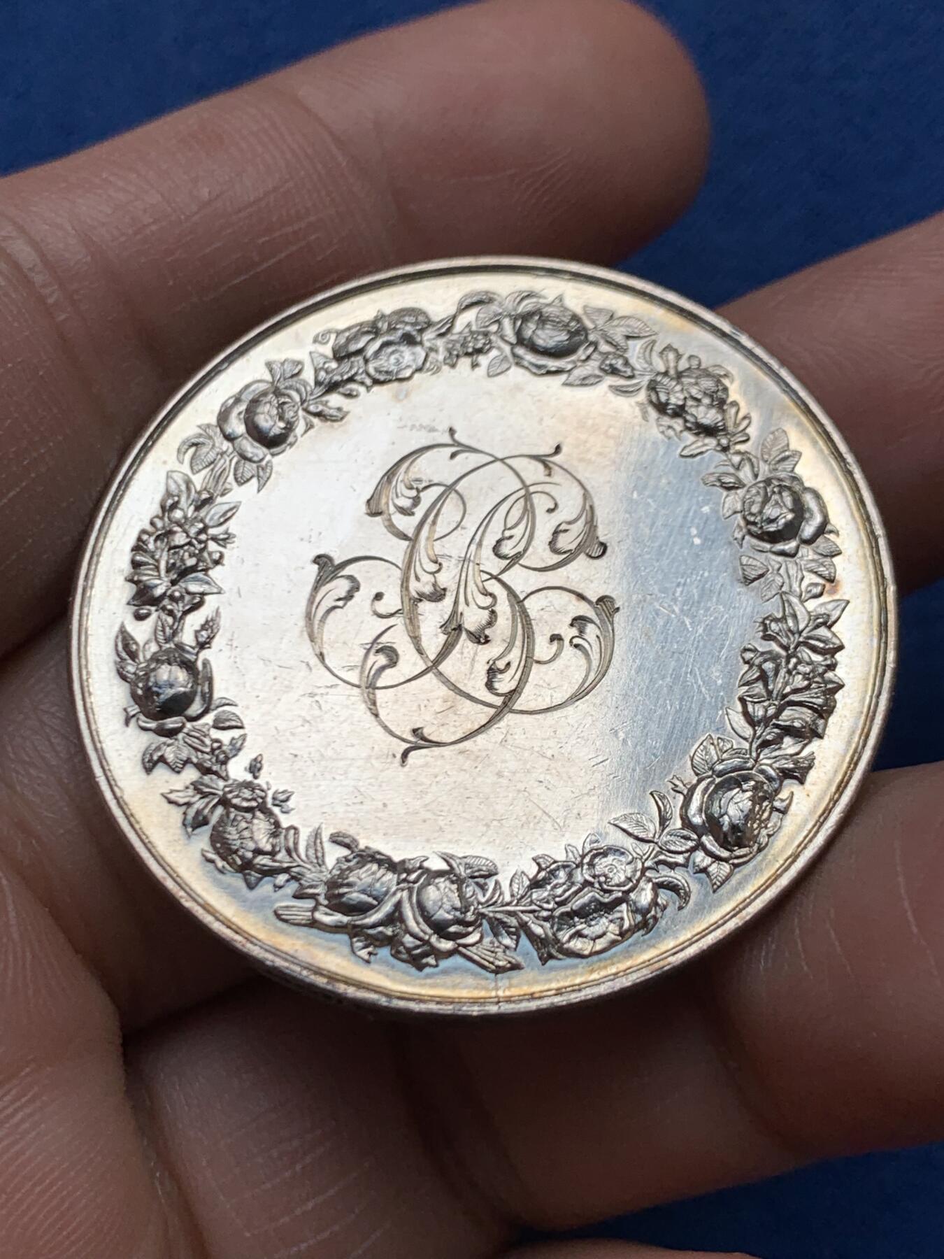 《竞宝斋》第472场 周日，周一，周二 3场连拍 （全场包邮）欢迎送拍 法国婚姻与爱情纪念银章，25.11g，39mm，丰饶角边铭