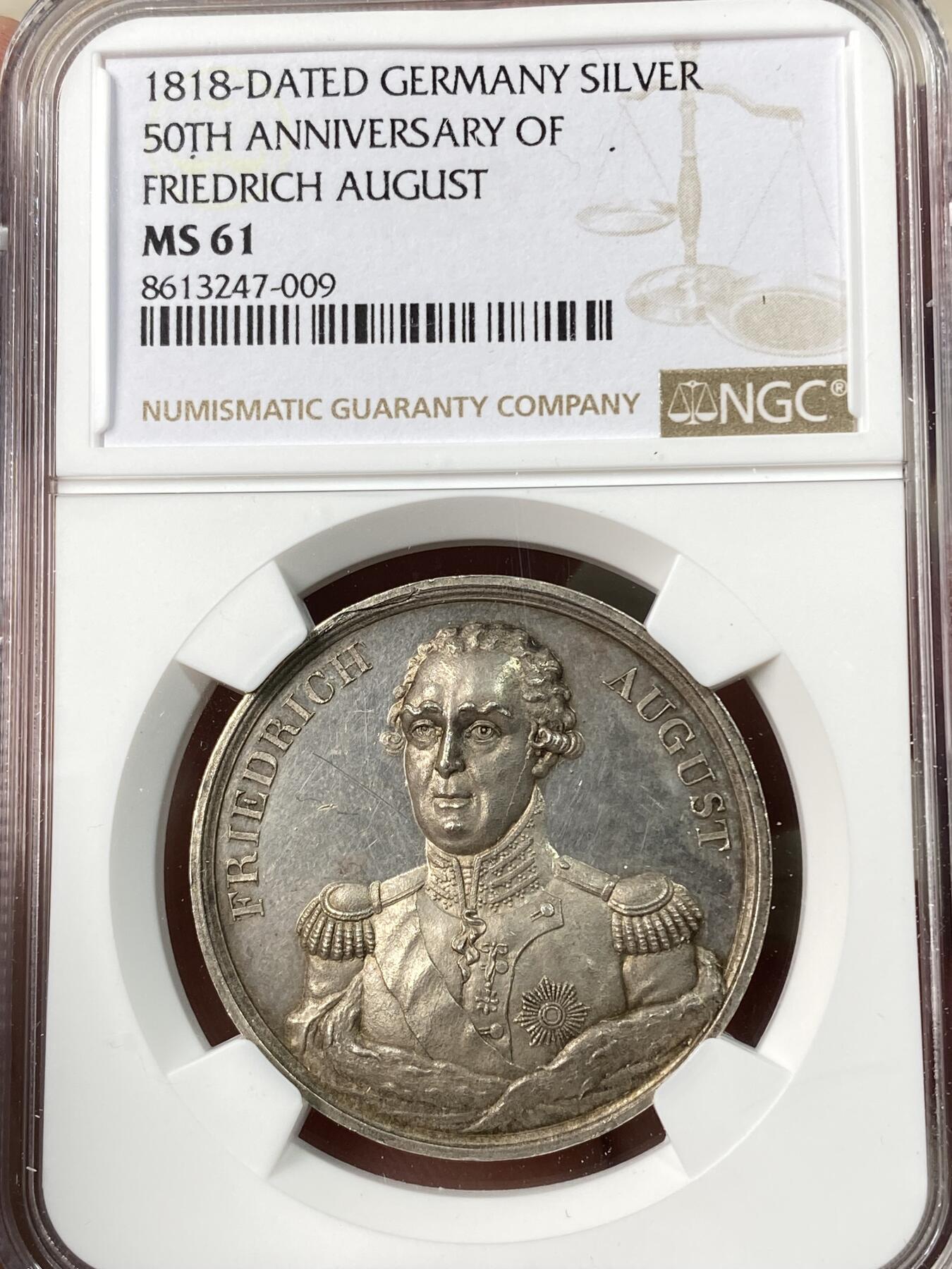 万国钱币拍卖第063期 NGC MS61 1818年德国萨克森王国弗里德里希·奥古斯特一世登基执政50周年纪念银章 罕见品种 奥古斯特一世正面戎装像 镜面精铸喷砂质感 常见均为侧像 高浮雕精雕细琢巅峰之作 
