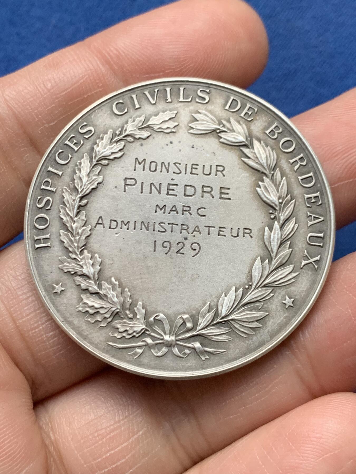 《竞宝斋》第472场 周日，周一，周二 3场连拍 （全场包邮）欢迎送拍 法国波尔多市民收容所银章，34.36g，40.9mm，丰饶角2argent边铭