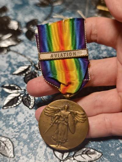 抚柳草堂-第十七期章牌钱币  奖章勋章限时免佣 满百包邮 放漏专场 - 美国一战胜利勋章（World War I Victory Medal），带有稀少的AVIATION（航空勤务）勋扣 詹姆斯弗雷泽设计 