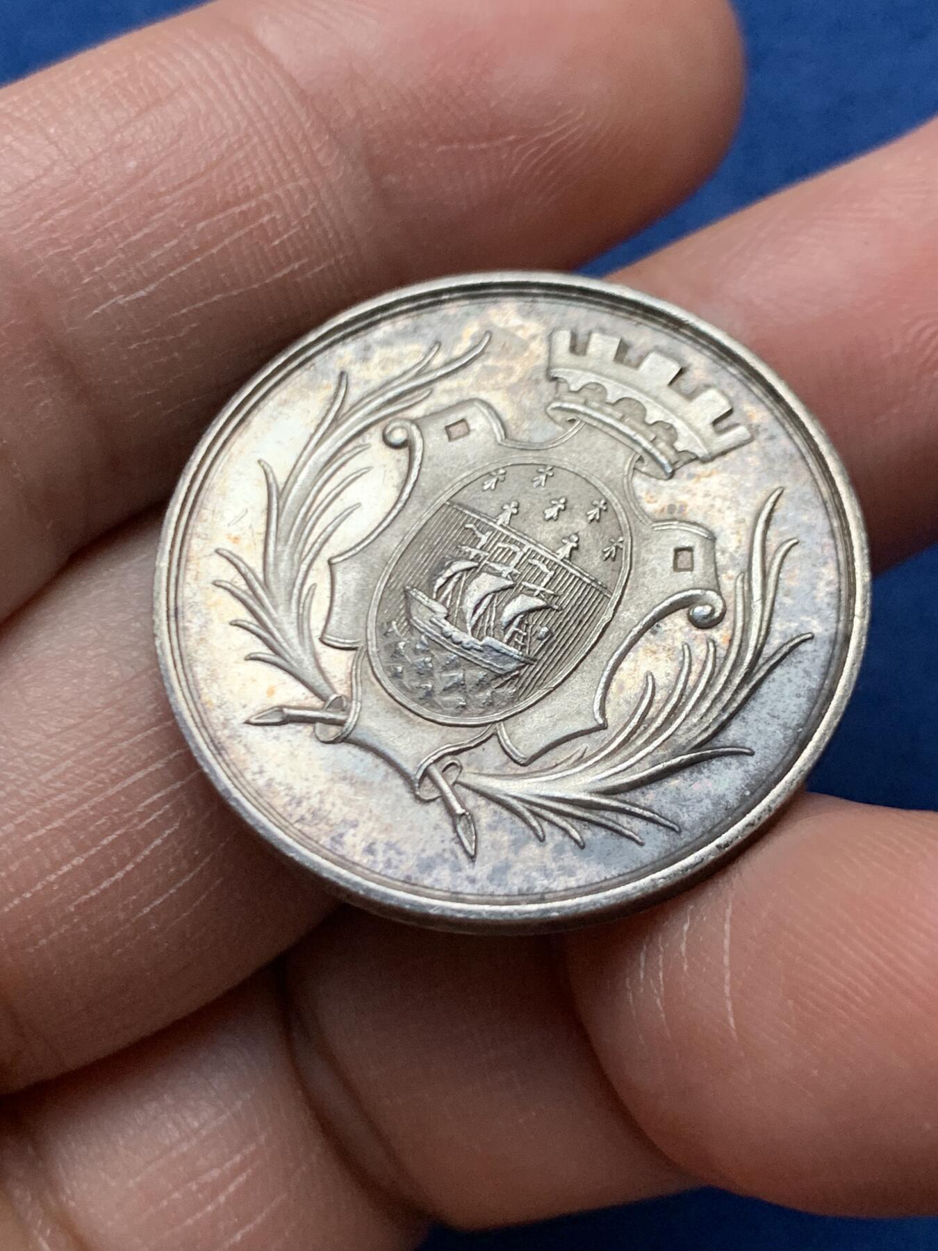 《竞宝斋》第472场 周日，周一，周二 3场连拍 （全场包邮）欢迎送拍 法国南特储蓄银行银质代币，8.97g，28.8mm，手指边铭