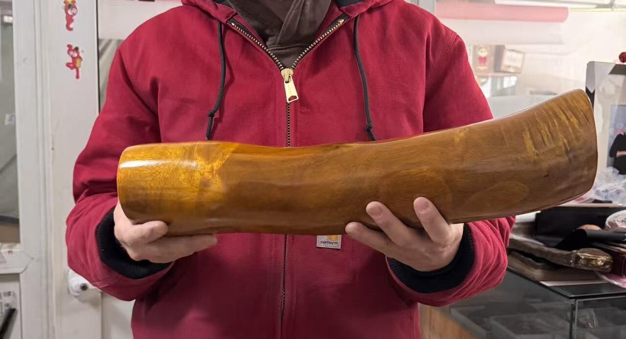 零元拍：前一阵送出去加工好的一根横财，太漂亮了，配了底座，尺寸：42.5/9.5/