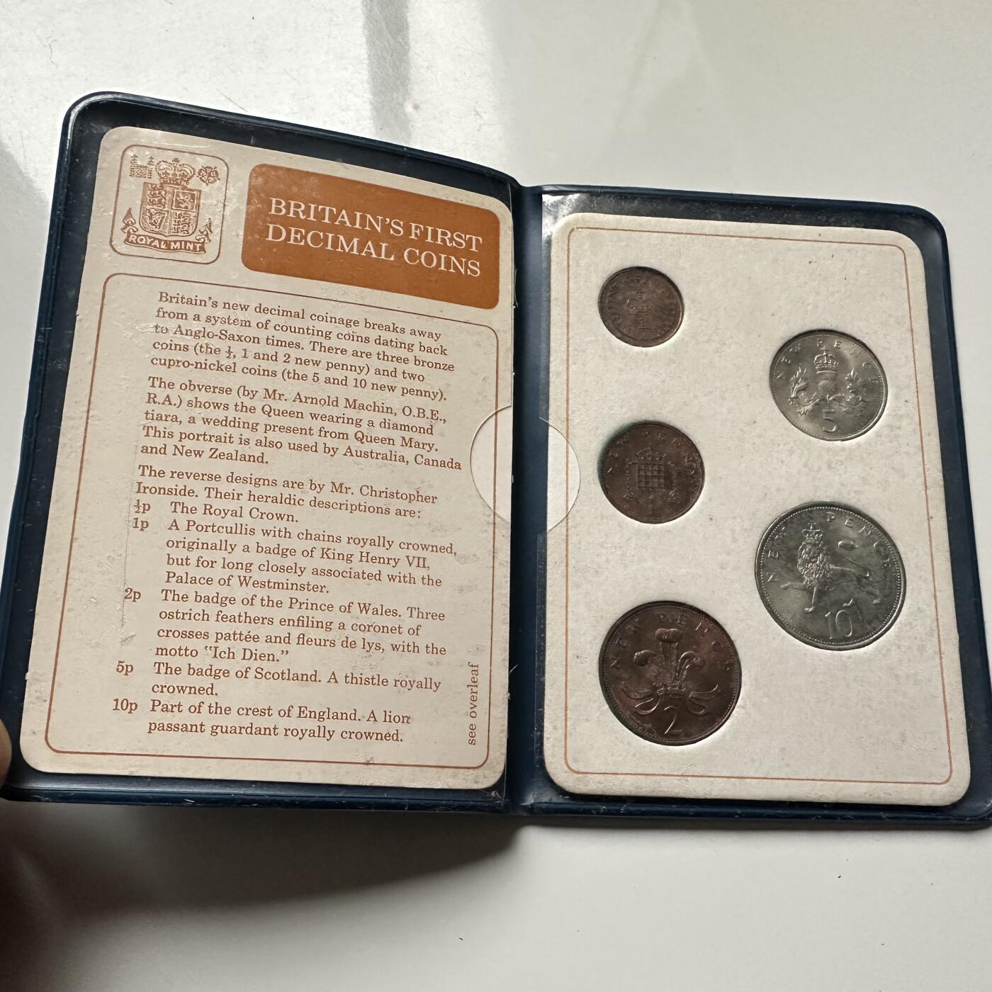 🌹外币初藏🌹🐯2026年第30场   每周二四六晚8️⃣点 接代拍 英国新便士5枚套原装册 b