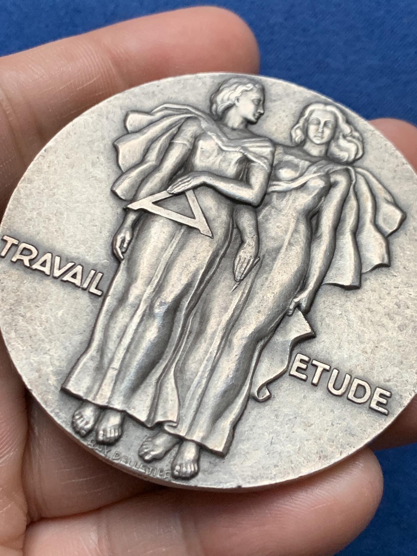 《竞宝斋》第472场 周日，周一，周二 3场连拍 （全场包邮）欢迎送拍 法国建筑与公共工程银章，113.3g，59mm，丰饶角1AR边铭，含银950