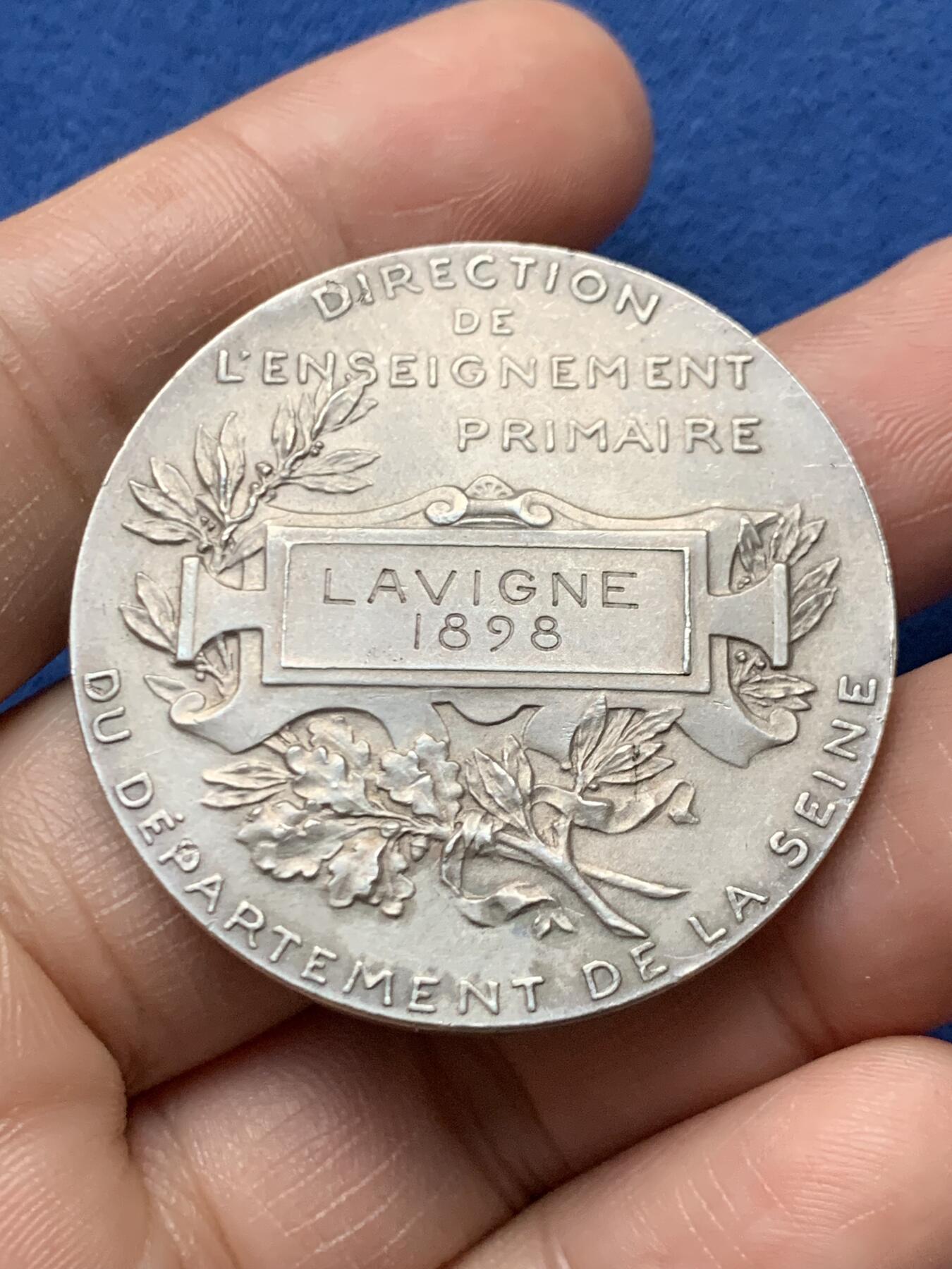 《竞宝斋》第472场 周日，周一，周二 3场连拍 （全场包邮）欢迎送拍 法国Bottee 巴黎绘画学院银章，37.65g，40.9mm，丰饶角边铭