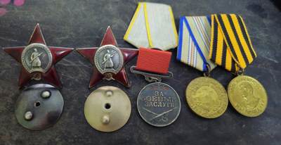 各国勋章奖章拍卖第51期 - 苏联红星勋章340420、2587378号，1943末初大士在炮火轰炸下为全旅撤退断后击杀多名德军，1945年冒着炮火成功送达作战报告。战功奖章271603号，1943年抢救2个伤员获得。带保卫高加索和战胜德国奖章