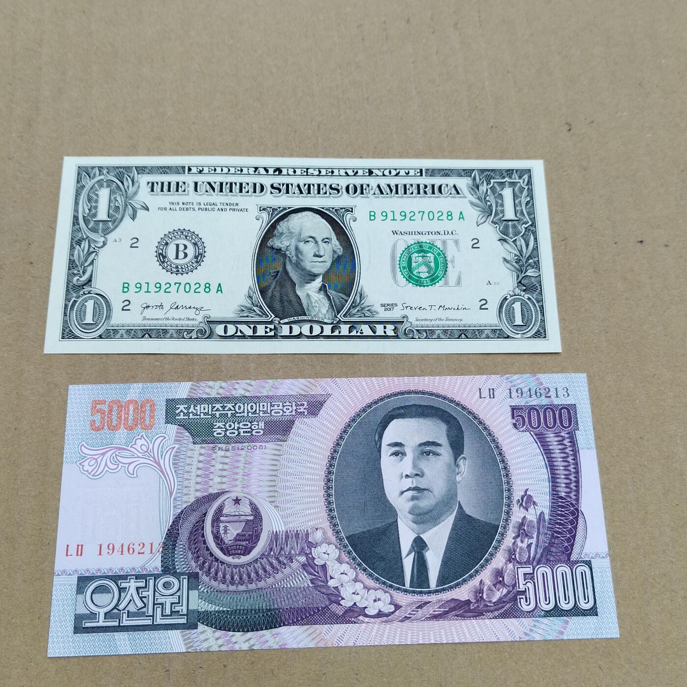 PCAI钱币  18-780  钱币证章邮票评级盒小专场 外币二张