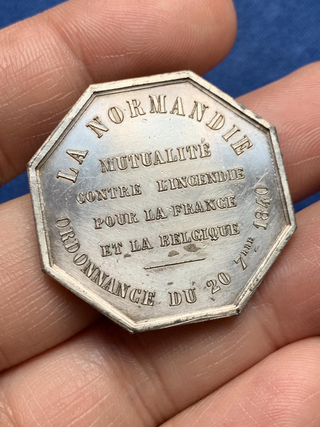 《竞宝斋》第472场 周日，周一，周二 3场连拍 （全场包邮）欢迎送拍 法国八角银质代币，诺曼底火灾保险公司，17.47g，33.3mm，丰饶角边铭