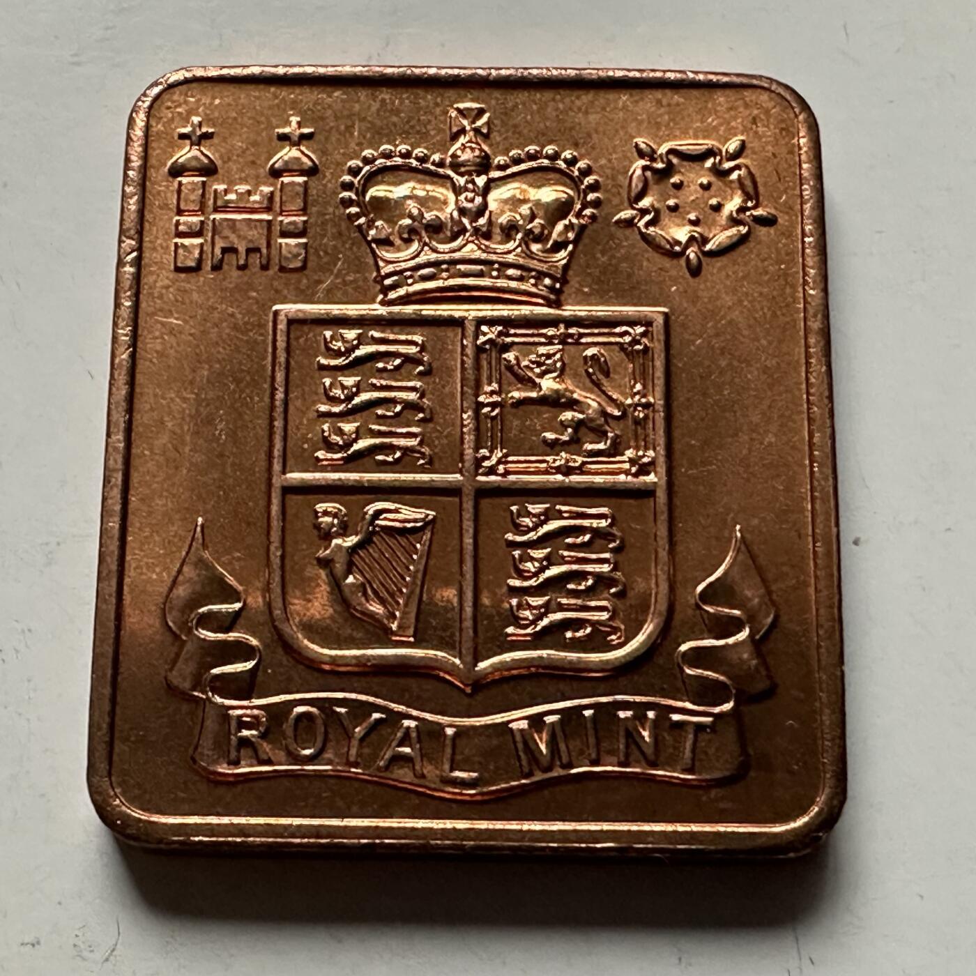 🌹外币初藏🌹🐯2026年第30场   每周二四六晚8️⃣点 接代拍 英国皇家铸币局1976官方套币配套纪念章 铜质收藏款