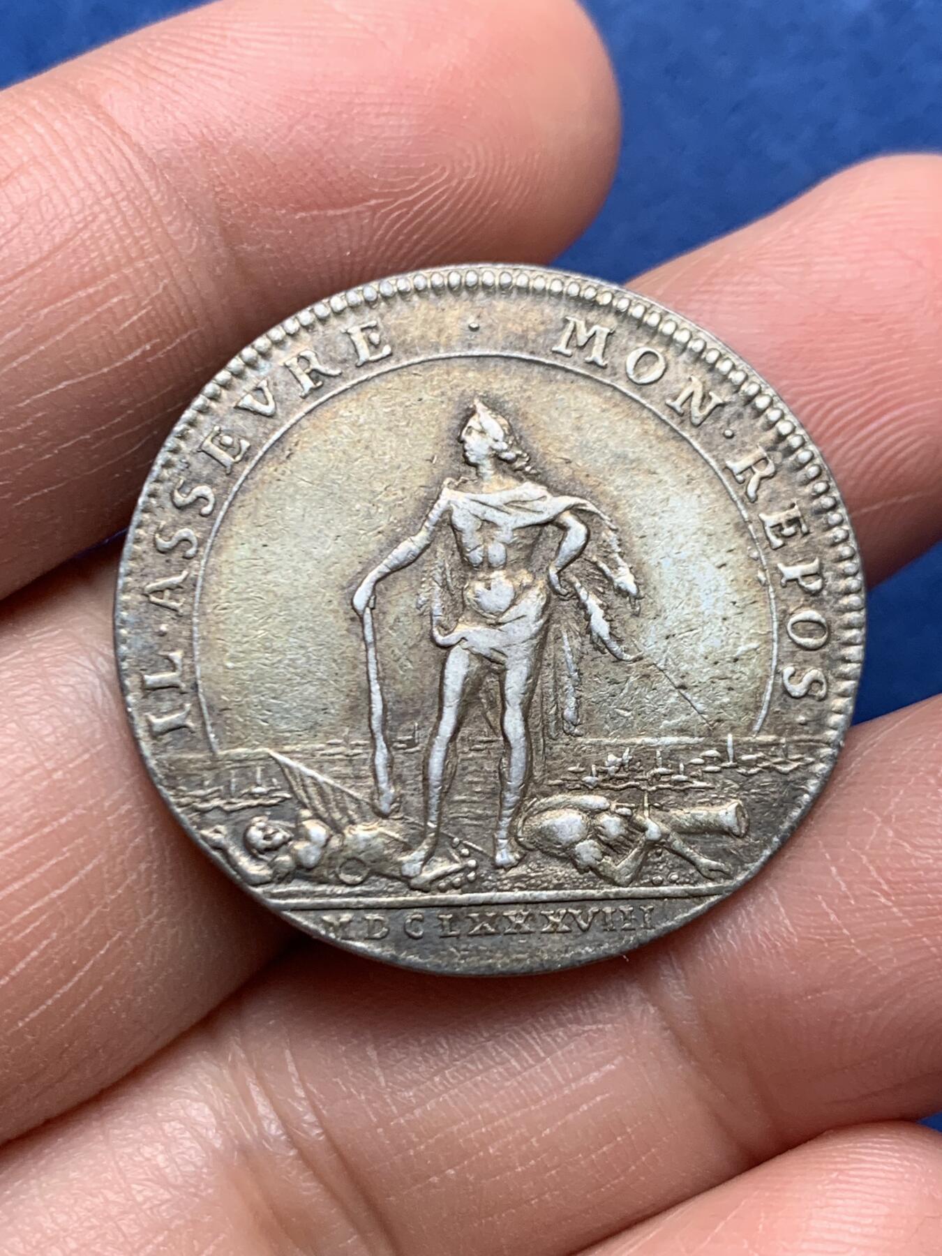 《竞宝斋》第472场 周日，周一，周二 3场连拍 （全场包邮）欢迎送拍 法国1688年勃艮第恢复和平银质代币，11.26g，30.3mm