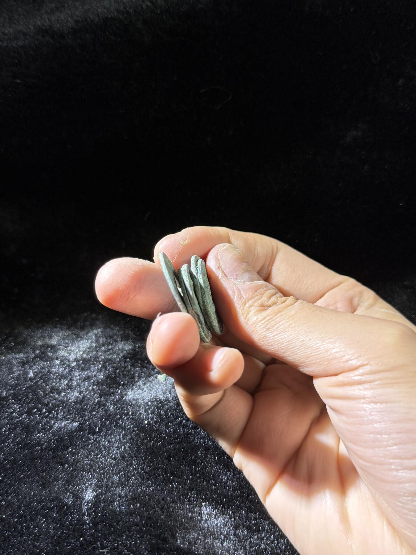 戎马世界章牌大赏，铜钱场 宋钱小饼子一组，单枚加两个二联