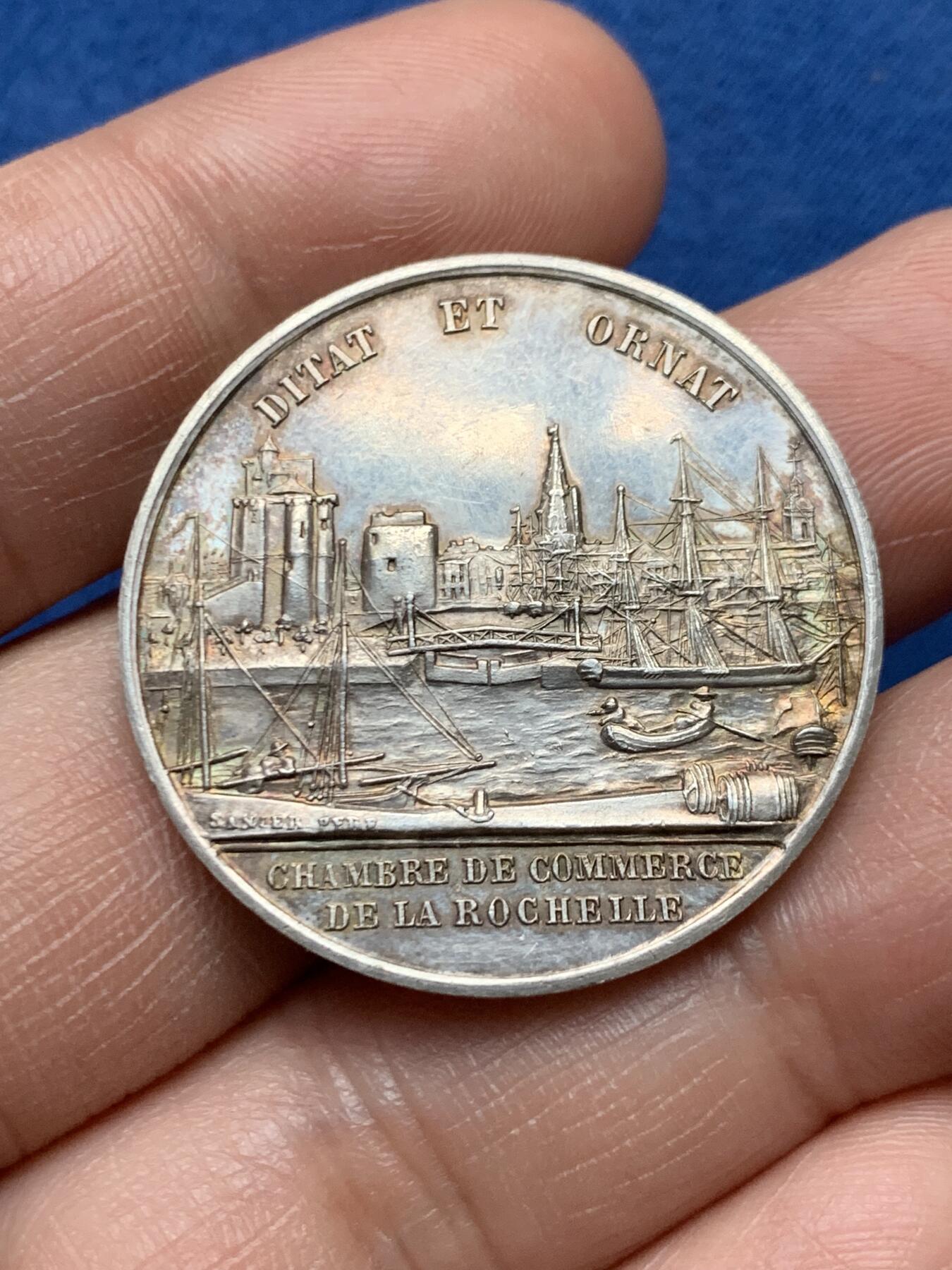 《竞宝斋》第472场 周日，周一，周二 3场连拍 （全场包邮）欢迎送拍 法国拉罗谢尔商会银质代币，15.84g，32.6mm，丰饶角边铭