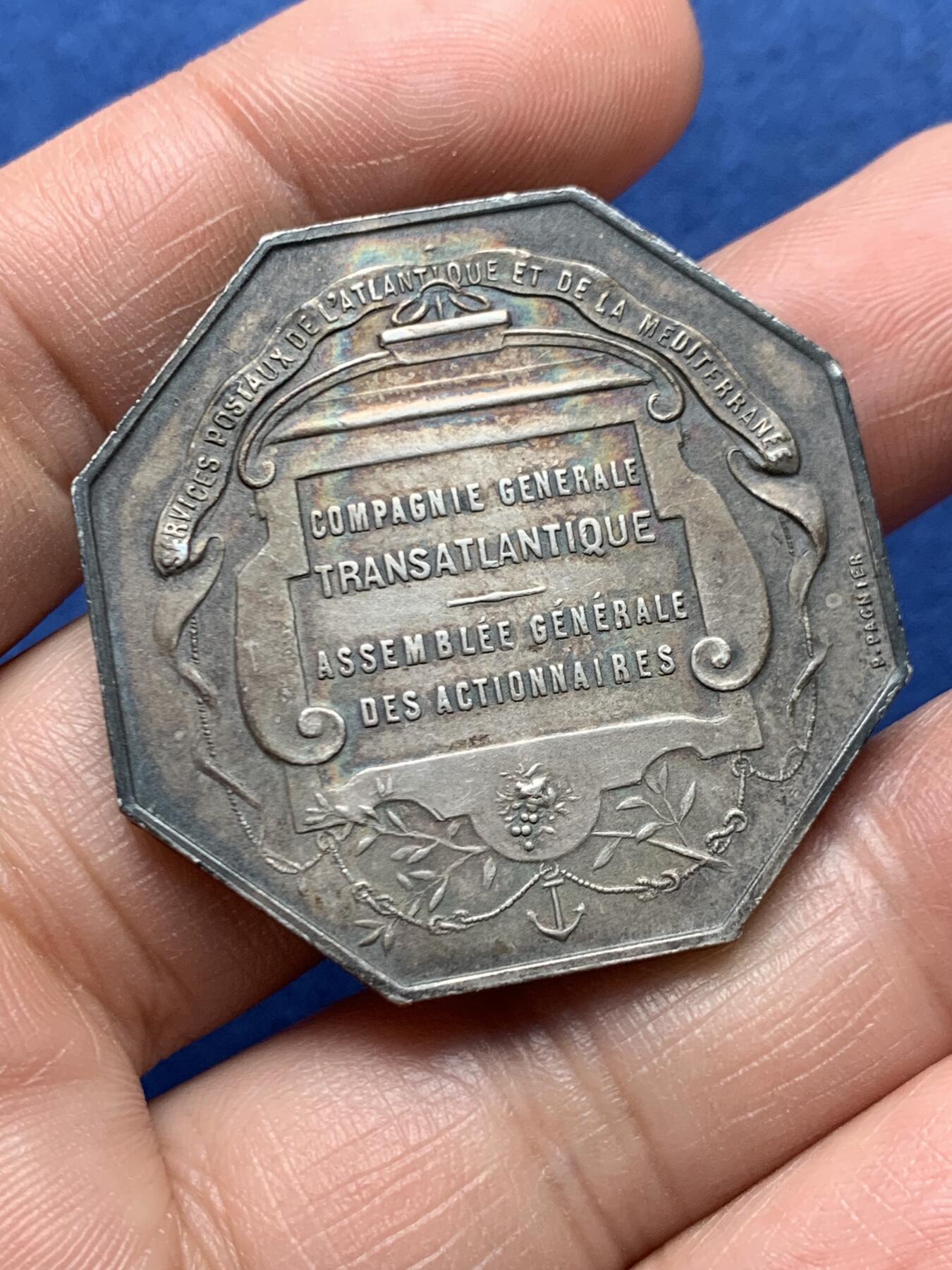 《竞宝斋》第472场 周日，周一，周二 3场连拍 （全场包邮）欢迎送拍 法国跨大西洋邮政八角银质代币，27.35g，38.5mm，丰饶角边铭