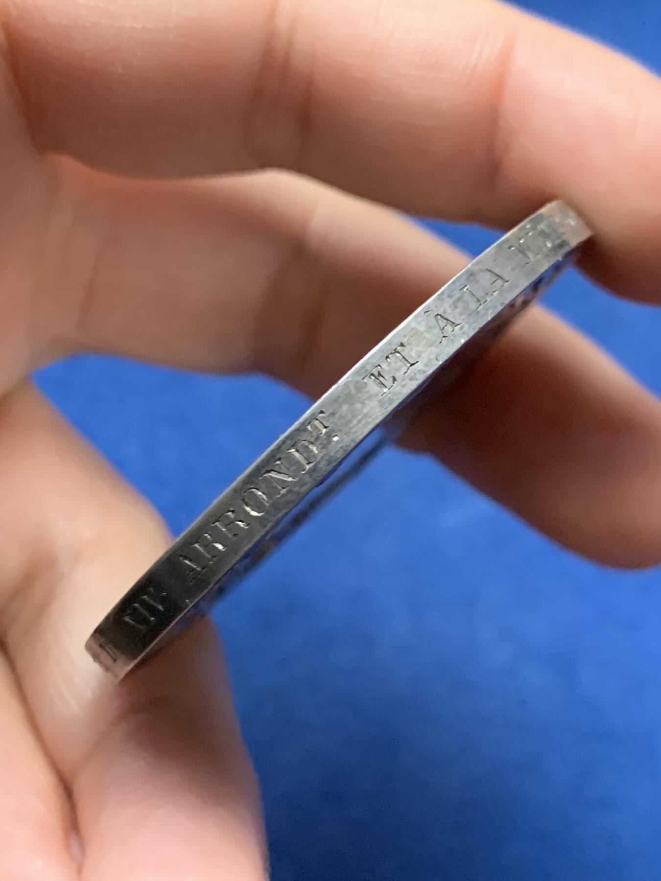 《竞宝斋》第472场 周日，周一，周二 3场连拍 （全场包邮）欢迎送拍 法国结婚纪念银章，泰里斯旧藏，《结婚币章目录》书中原物，目录编号632，T＆P花体字，由Toupane和 Prieur夫妇发行，64.25g，50.3mm，蜜蜂边铭，这么大尺寸的婚章很罕见