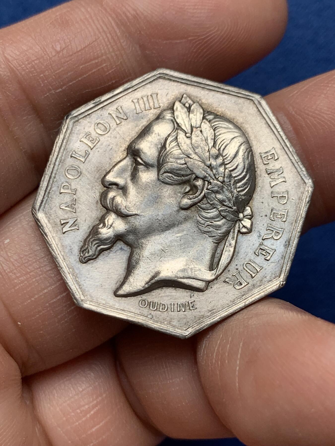 《竞宝斋》第472场 周日，周一，周二 3场连拍 （全场包邮）欢迎送拍 法国八角银章，拿破仑三世头像凡尔赛火灾保险公司，13.20g，31.2mm，蜜蜂边铭