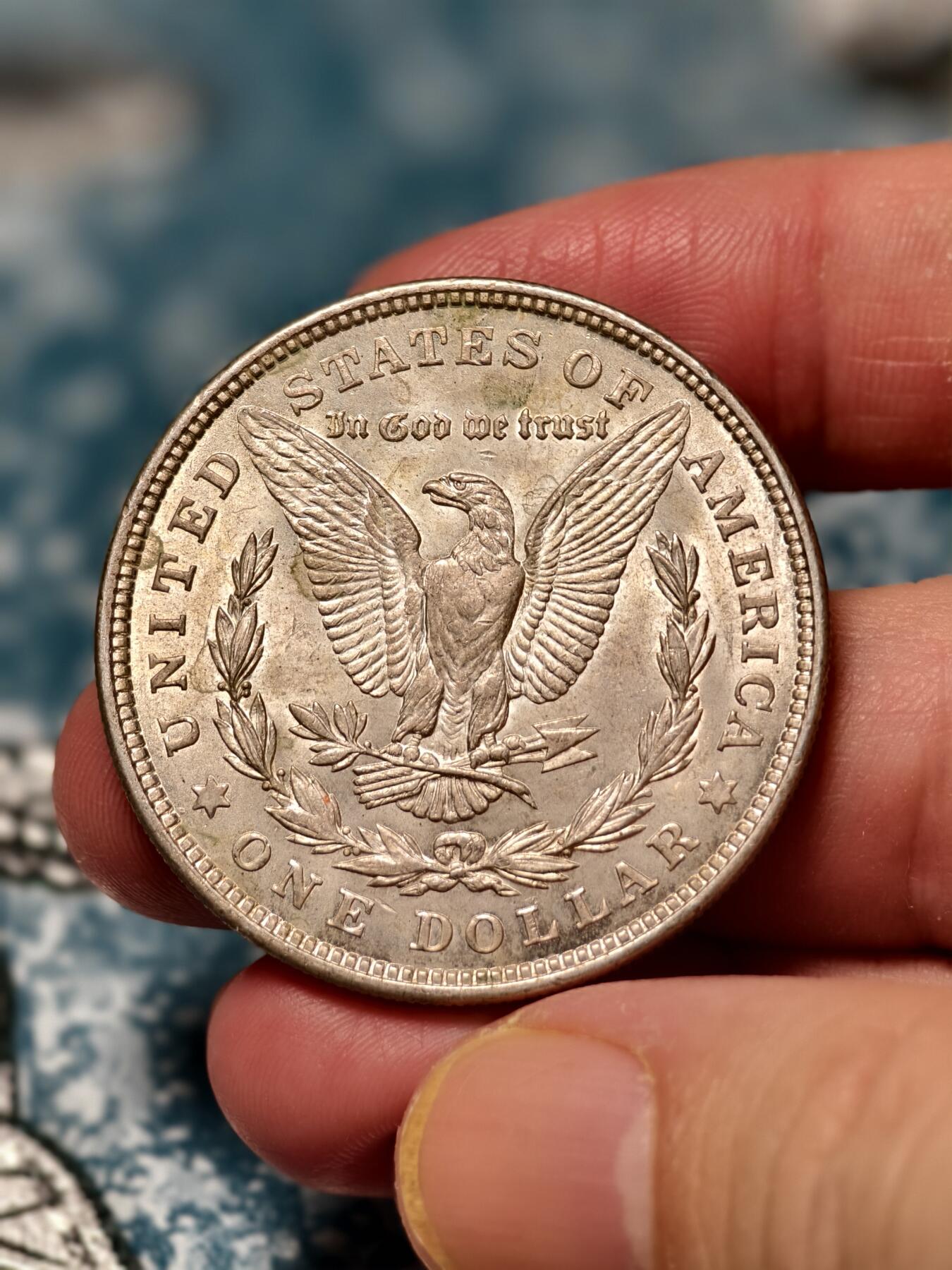 抚柳草堂-第十七期章牌钱币  奖章勋章限时免佣 满百包邮 放漏专场 1921美国摩根1美元大银币 重26.8g 状态非常好底板丝滑压力十足细节也很棒 几乎没有磨损