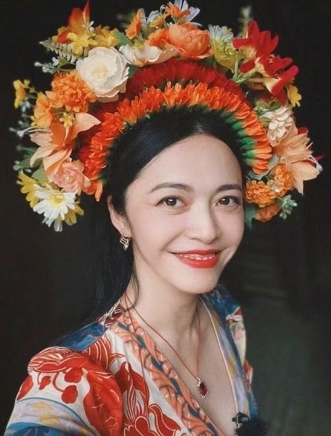 零元拍：这怎么姚晨离婚就问有没有姚晨签名，人家只是离婚又不是不给签名了[捂脸]只有一张姚晨亲签家乡泉州簪花纪念卡，来拍吧！