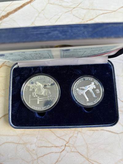 第193期拍卖 - 韩国1988年5000和10000精制银币套 汉城奥运会-骑马和跆拳道 50.43克925银 盒证全