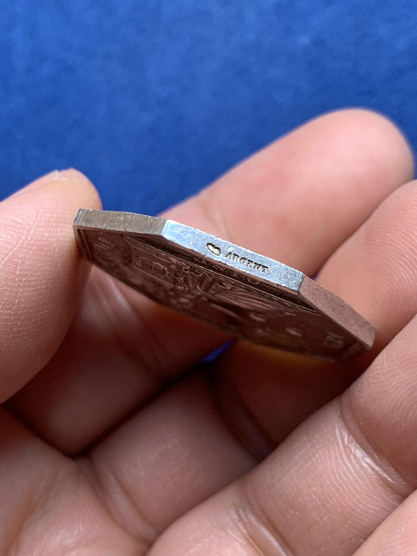 《竞宝斋》第472场 周日，周一，周二 3场连拍 （全场包邮）欢迎送拍 法国博韦公证人八角银质代币，14.15g，31.9mm，丰饶角边铭