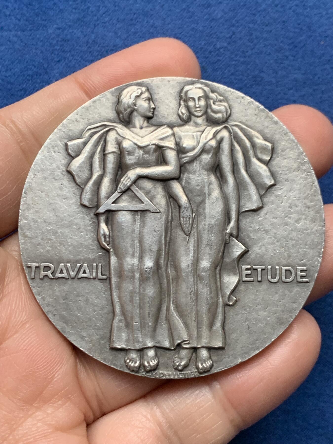 《竞宝斋》第472场 周日，周一，周二 3场连拍 （全场包邮）欢迎送拍 法国建筑与公共工程银章，113.3g，59mm，丰饶角1AR边铭，含银950