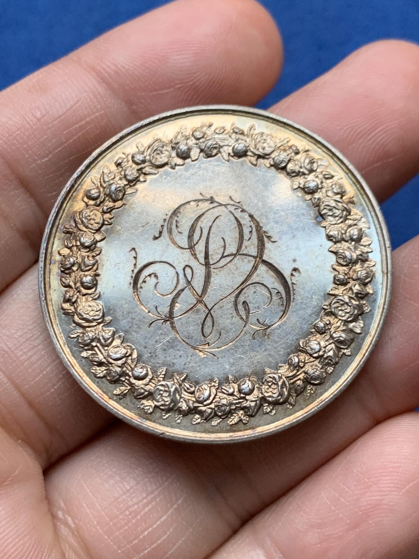 《竞宝斋》第472场 周日，周一，周二 3场连拍 （全场包邮）欢迎送拍 法国婚姻与爱情纪念银章，24.54g，39mm，蜜蜂边铭