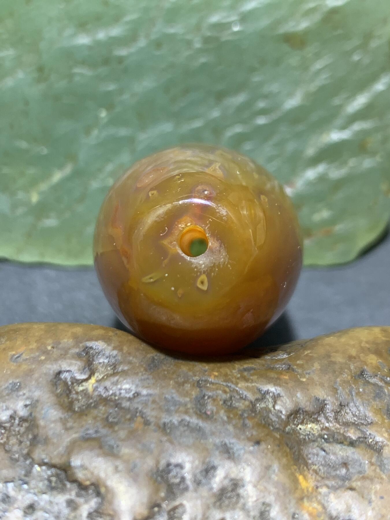 精美冻料冰飘战国红玛瑙随形大桶珠一颗！