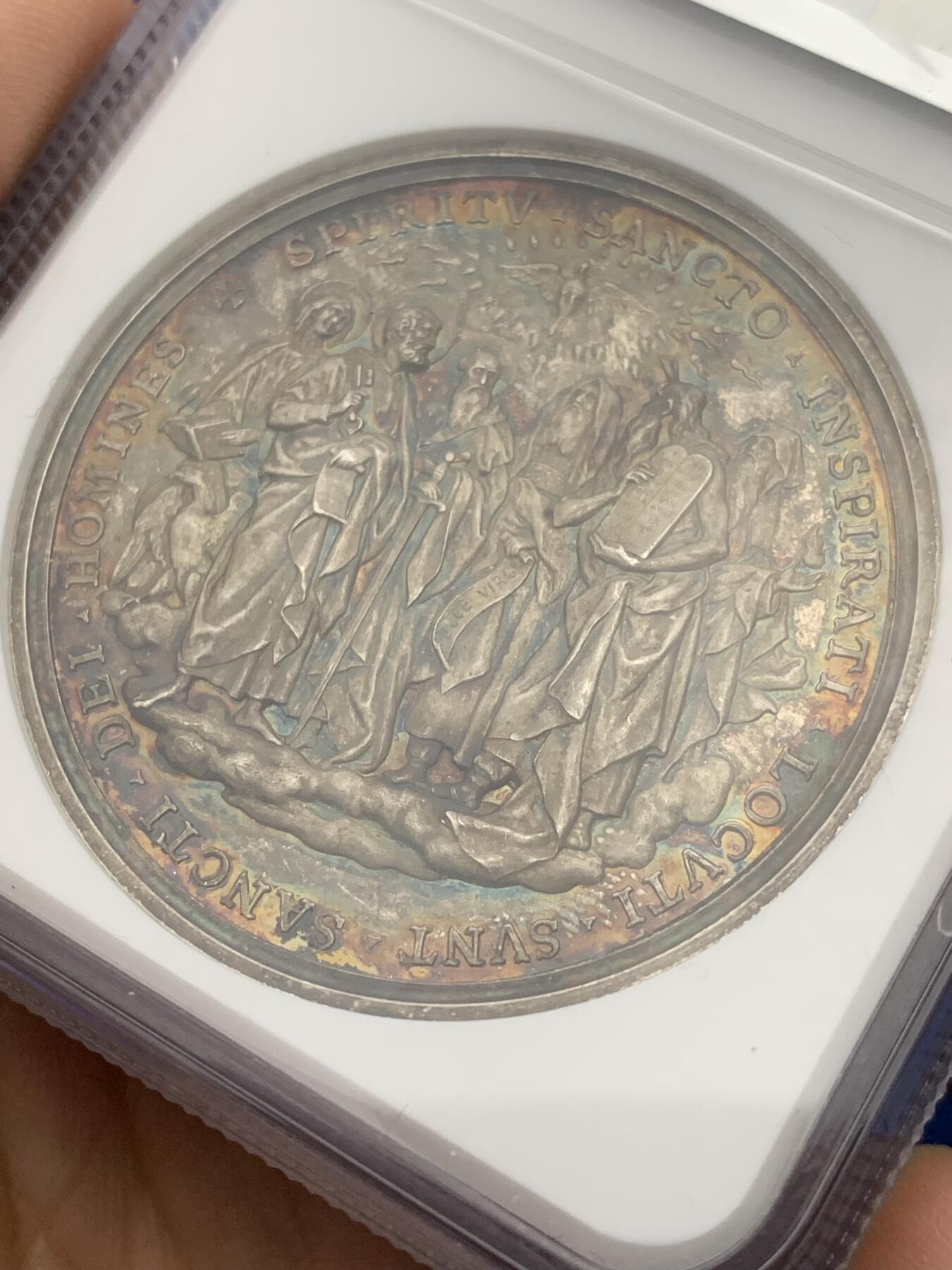 《竞宝斋》第472场 周日，周一，周二 3场连拍 （全场包邮）欢迎送拍 NGC MS64 教皇国梵蒂冈利奥十三世成立圣经研究委员会纪念大银章，五彩包浆 高浮雕，直径44mm， 冠军分，加厚盒