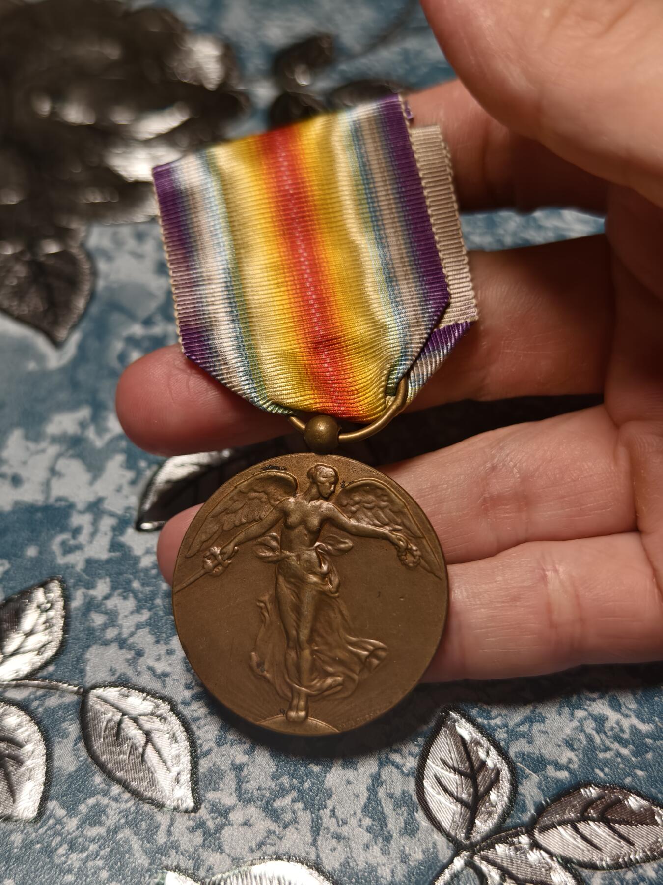 抚柳草堂-第十七期章牌钱币  奖章勋章限时免佣 满百包邮 放漏专场 比利时一战胜利勋章（Croix de Guerre / Inter-Allied Victory Medal 1914-1918）比利时著名雕塑家 保罗·杜波依斯设计