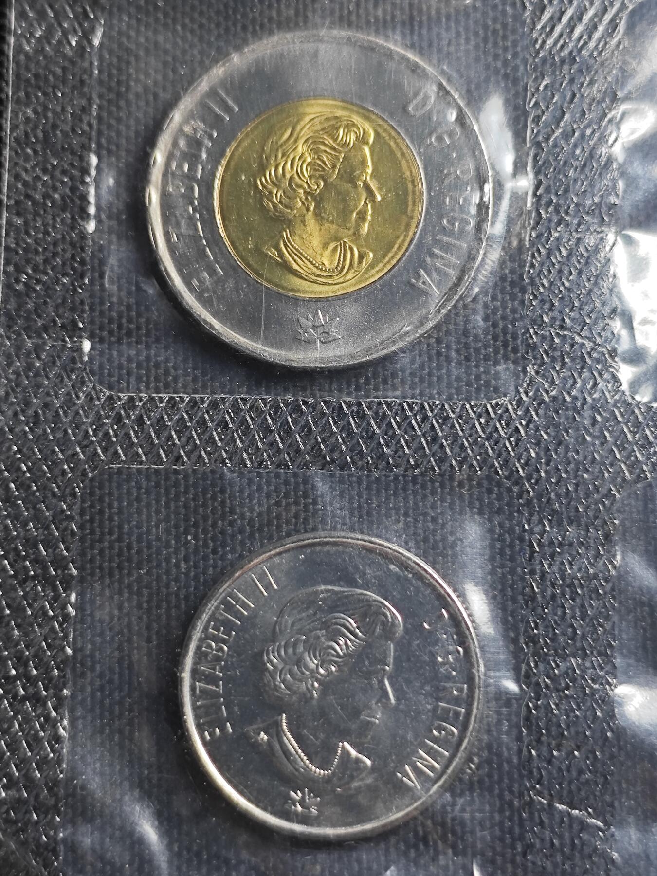 KK钱币收藏小铺   套币专场 2月预留时间 周末发货  2017加拿大纪念套币 带彩色纪念币 原塑封