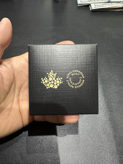 《外钞收藏家》第六百一十九期（精品场）（长期征集拍品、欢迎藏友们联系合作） - 2019年加拿大动物群体系列 水獭 彩色精致银币 1盎司 原盒原证书