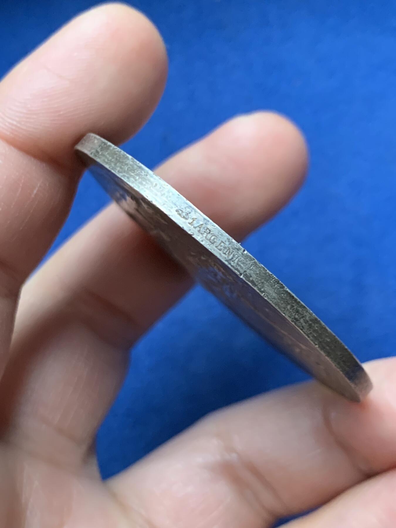 《竞宝斋》第472场 周日，周一，周二 3场连拍 （全场包邮）欢迎送拍 法国军事准备银章，61.9克，直径49.5毫米，丰饶角1argent边铭，边有轻磕