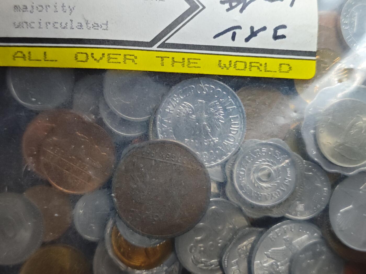 KK钱币收藏小铺   套币专场 2月预留时间 周末发货  外国硬币100种 好品