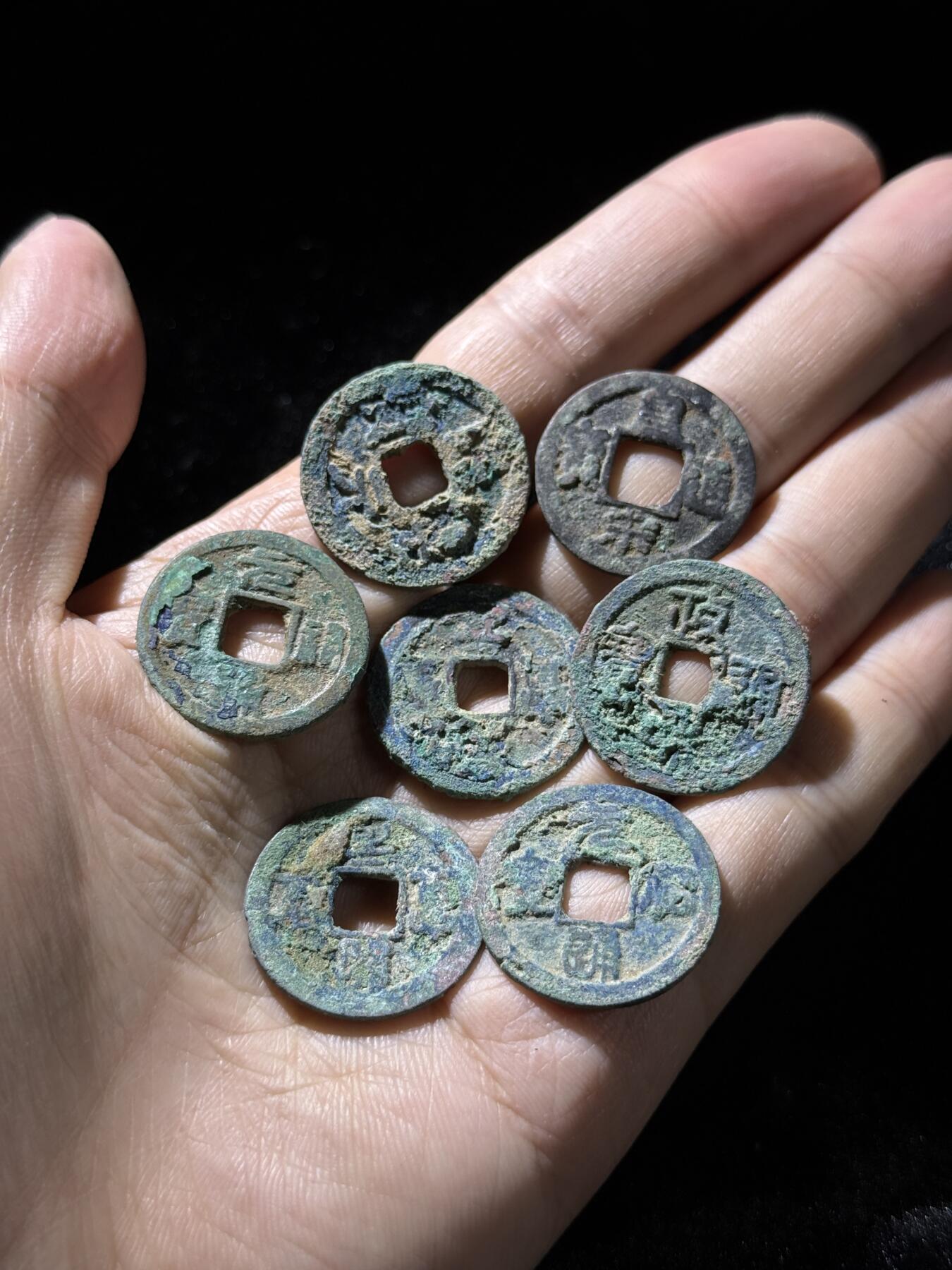 戎马世界章牌大赏，铜钱场 元佑、皇宋、政和通宝小平钱一组