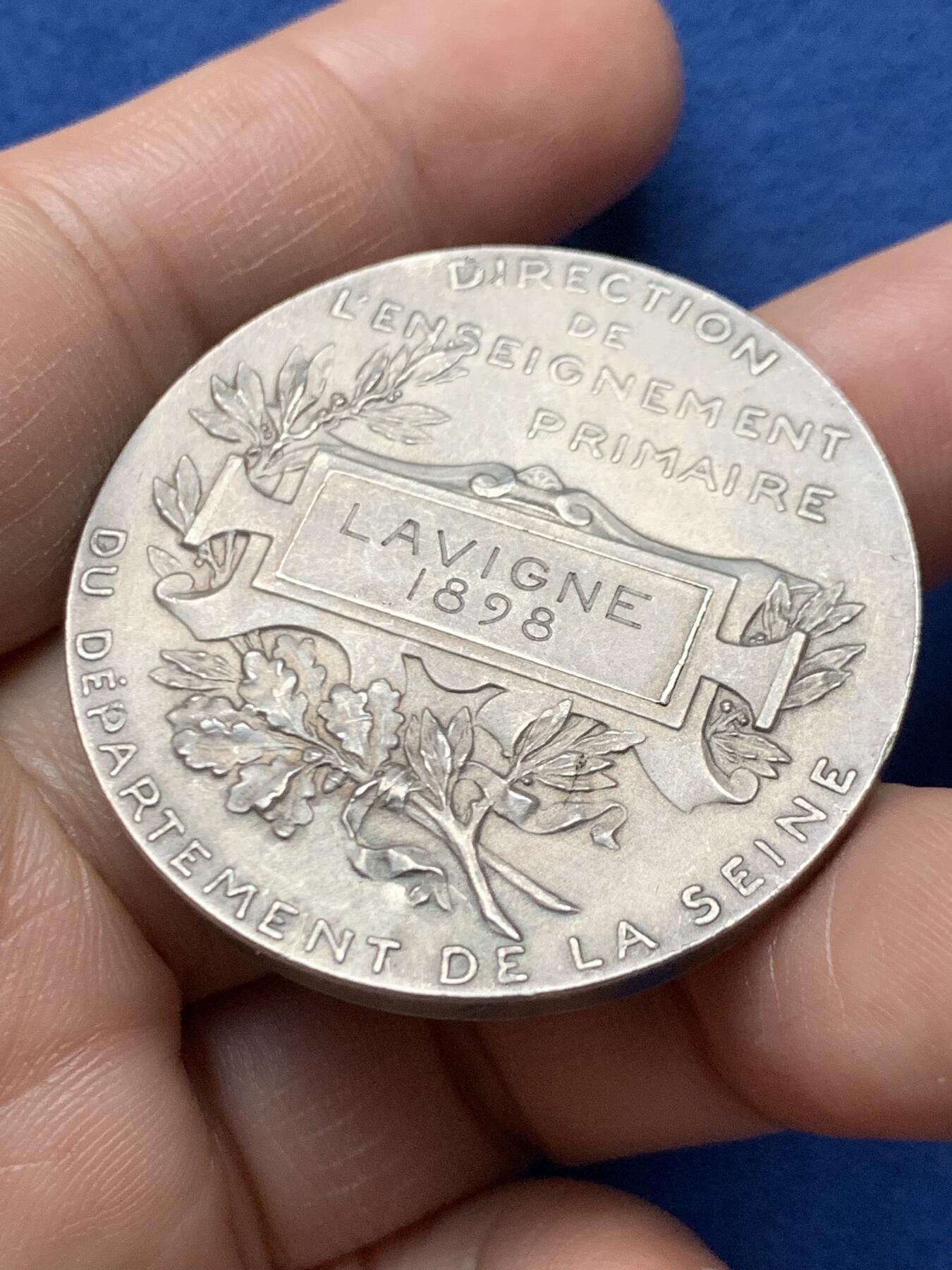 《竞宝斋》第472场 周日，周一，周二 3场连拍 （全场包邮）欢迎送拍 法国Bottee 巴黎绘画学院银章，37.65g，40.9mm，丰饶角边铭