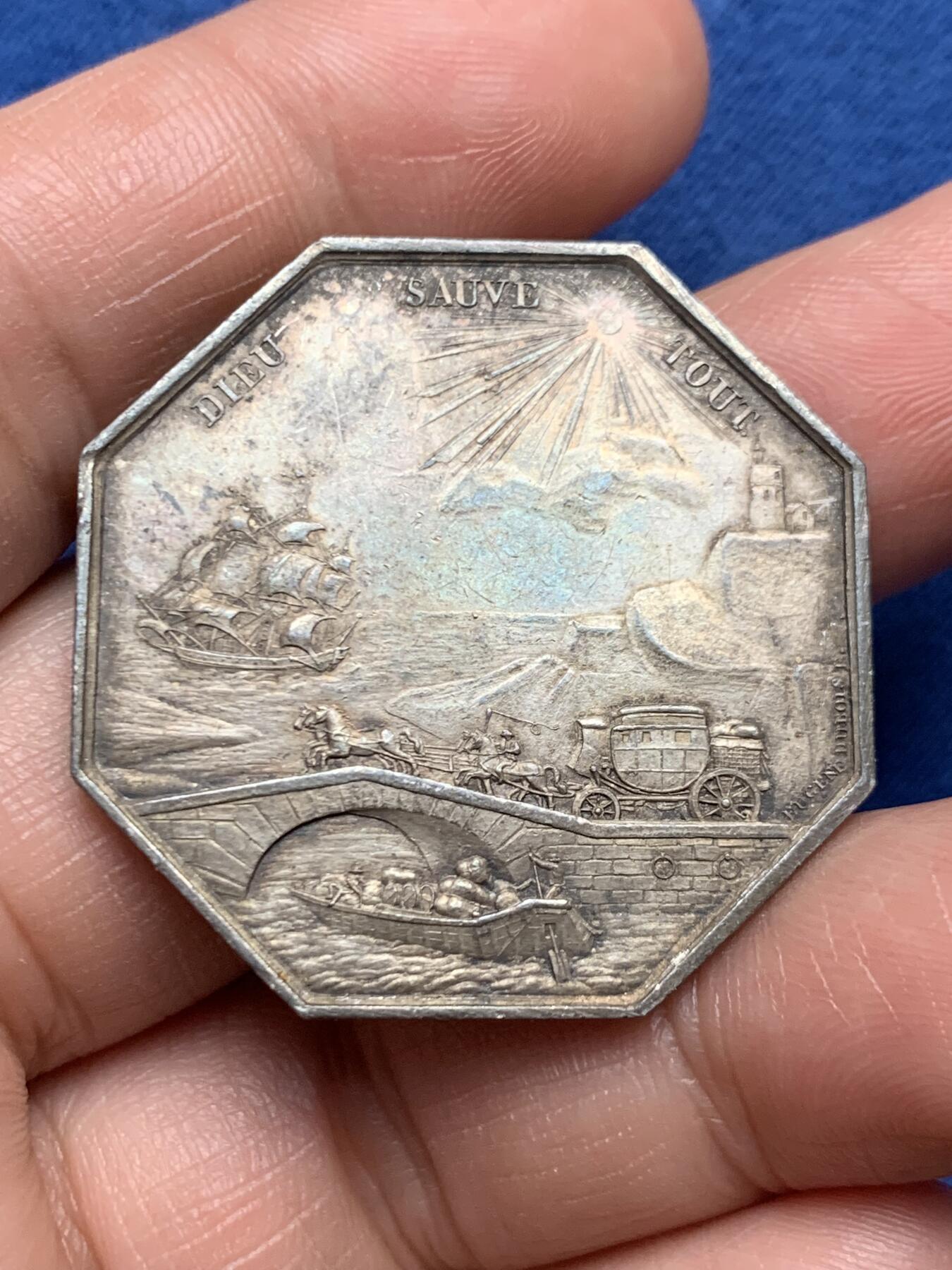 《竞宝斋》第472场 周日，周一，周二 3场连拍 （全场包邮）欢迎送拍 法国八角银章，Dubois巴黎保险联合会议，20.7g，36mm，1832-1841神灯边铭，非常经典的动态构图